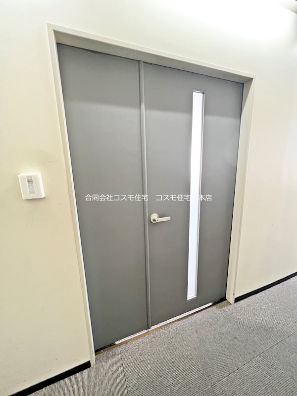 貸店舗・事務所　八尾市 光町１丁目　EV付き　オフィスビル 玄関