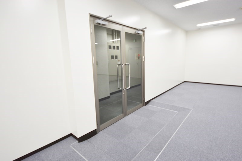 貸事務所　八尾市 光町2丁目　駅チカ　オフィスビル　※検査済証あり 玄関
