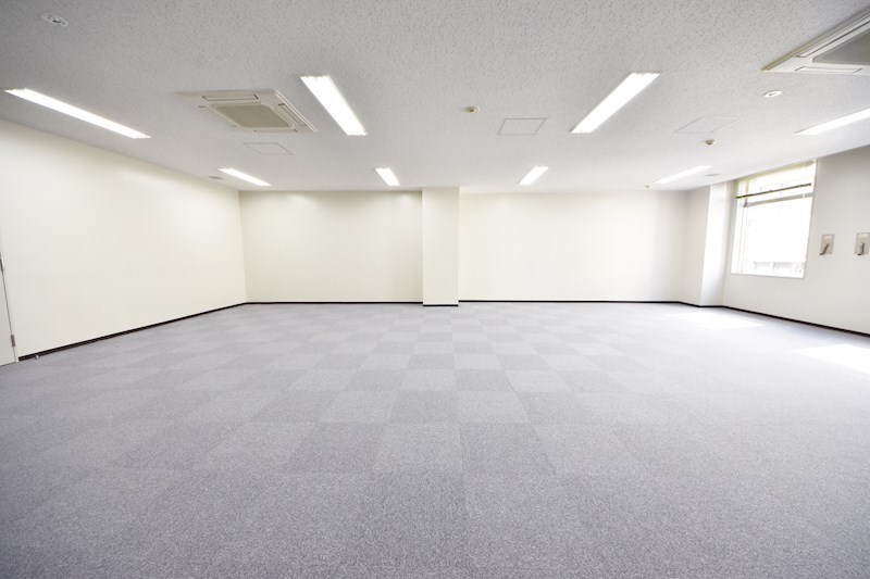 貸事務所　八尾市 光町2丁目　駅チカ　オフィスビル　※検査済証あり リビング