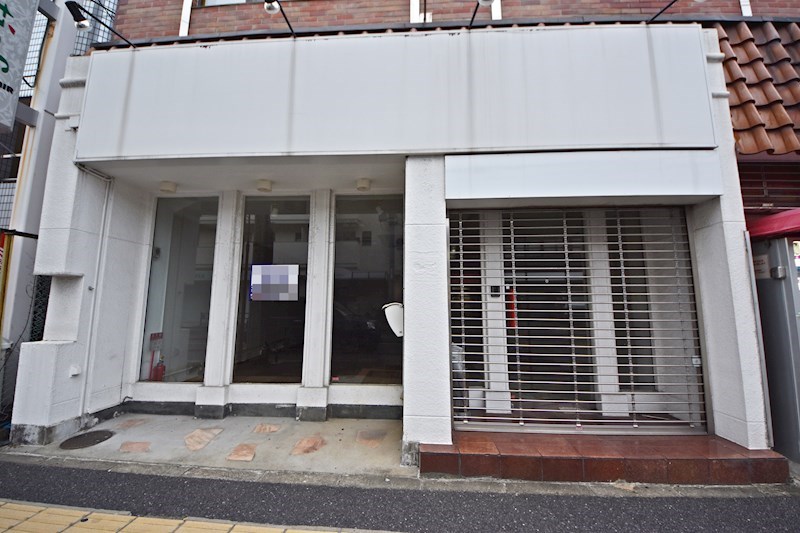 貸店舗・事務所　八尾市 桜ケ丘３丁目　広さ約１８坪　路面店 玄関