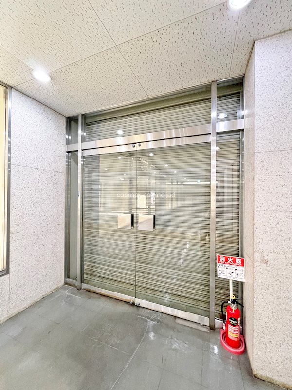 貸店舗・事務所　八尾市 光町１丁目　広さ約５６坪　駅チカ　八尾サンシャインハイツⅡ 玄関