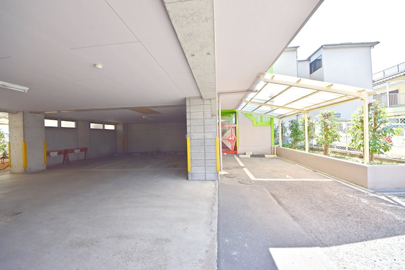 貸店舗・事務所　八尾市 桜ヶ丘３丁目　リバティ桜ケ丘Ⅱ号館 駐車場