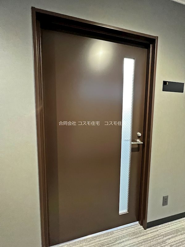 貸店舗・事務所　八尾市 光町１丁目　広さ約９坪　EVあり　ステーションフロント八尾 玄関