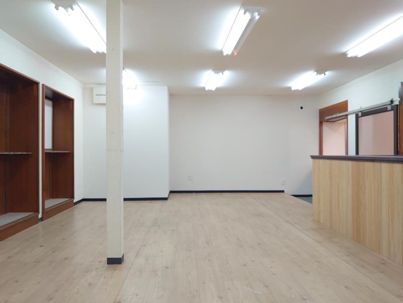 貸店舗・事務所　八尾市 本町５丁目　雑貨店跡　※軽飲食可　ファミリーロード内 外観
