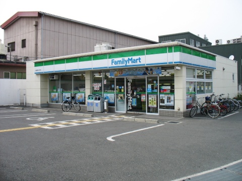 貸工場・倉庫　八尾市 亀井町１丁目　前面駐車スペース有り　平屋建て ﾌｧﾐﾘｰﾏｰﾄ 喜連二丁目店