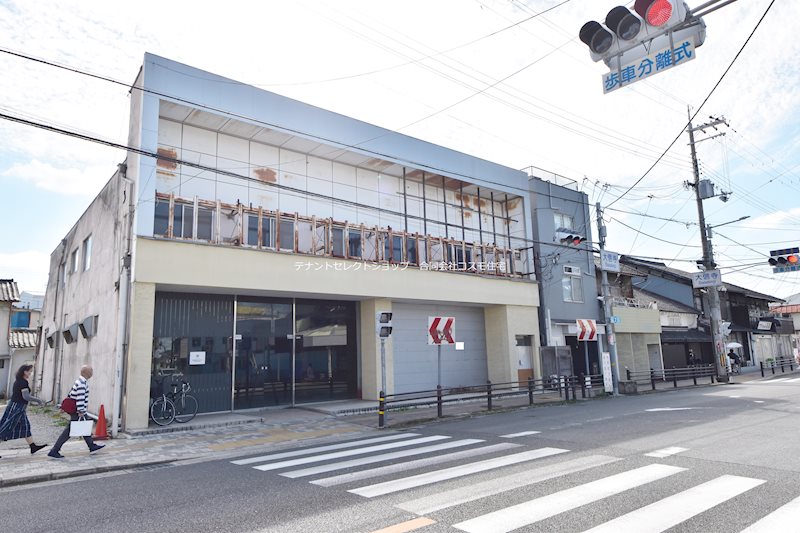 貸店舗・事務所　八尾市 本町３丁目　広さ延べ約１５８坪　一棟貸し　八尾大信寺店舗 玄関