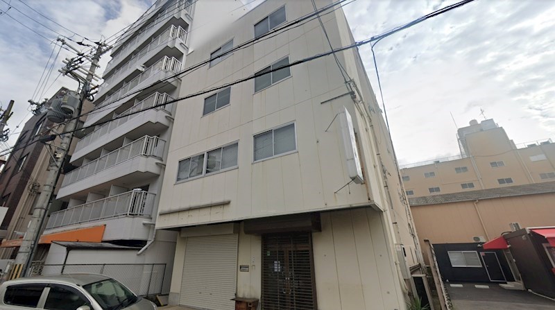 貸倉庫・事務所　東大阪市 荒本新町　荷物用エレベーター付き 玄関