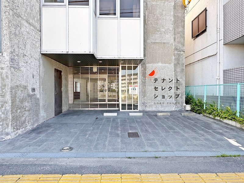 貸店舗・事務所　八尾市 桜ヶ丘３丁目　自動ドア・EV付き　八千代 桜ヶ丘ビル 玄関