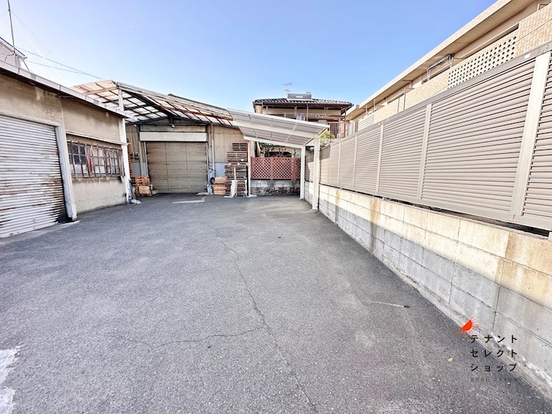 貸倉庫・事務所　八尾市 南本町３丁目　広さ約６３坪　駐車スペース付き　第一種住居地域 その他