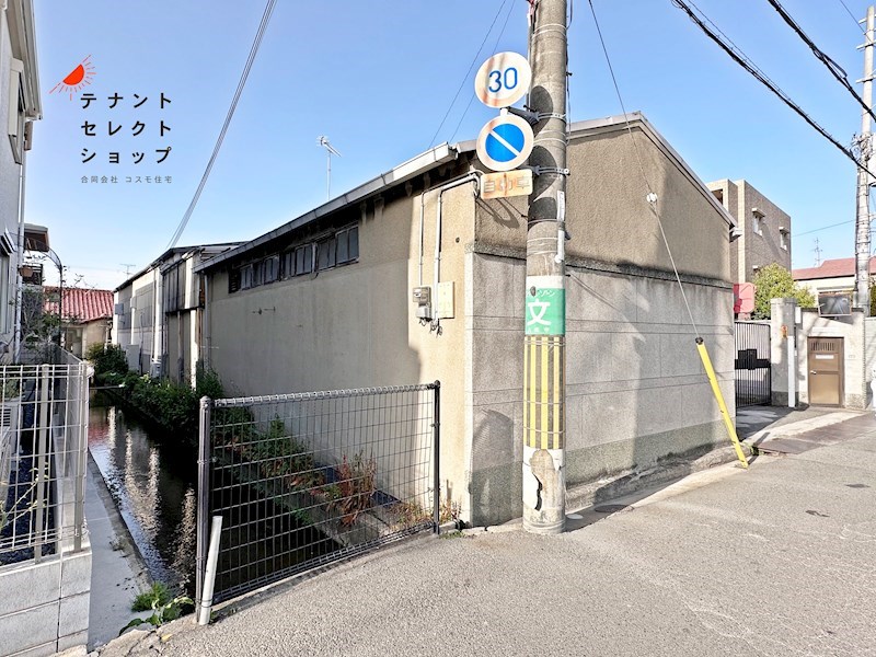 貸倉庫・事務所　八尾市 南本町３丁目　広さ約６３坪　駐車スペース付き　第一種住居地域 ベランダ