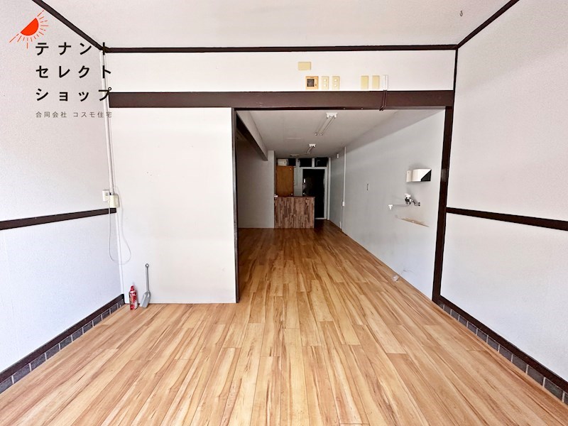 貸店舗・事務所　八尾市 本町３丁目　爬虫類ショップ跡 玄関
