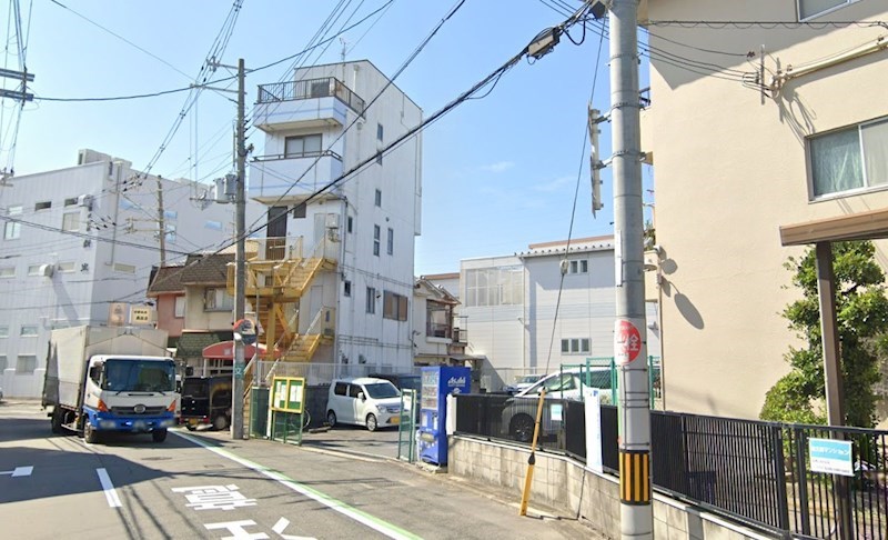 貸店舗・事務所　八尾市 竹渕東　広さ約９.５坪　山﨑ビル 玄関