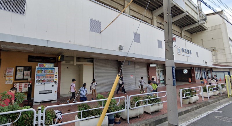 貸店舗・事務所　東大阪市 荒川３丁目　俊徳道駅 高架下テナント 玄関