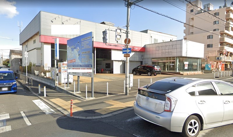 貸工場・倉庫　東大阪市 菱屋東３丁目　バイク整備ピット跡　駐車スペース有り　 玄関
