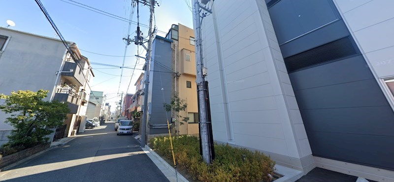 貸倉庫・事務所　東大阪市 高井田西１丁目　前面駐車スペース有り 玄関