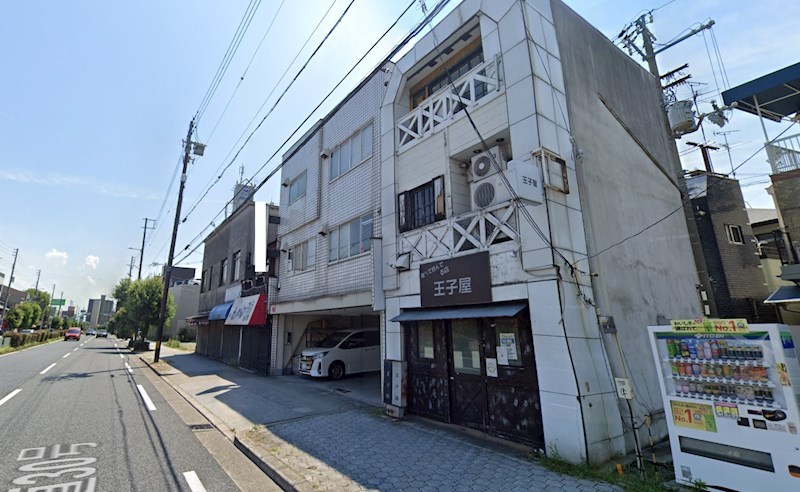 貸店舗・事務所　大阪市 阿倍野区元町　シャッター付きガレージ３台分有り 玄関