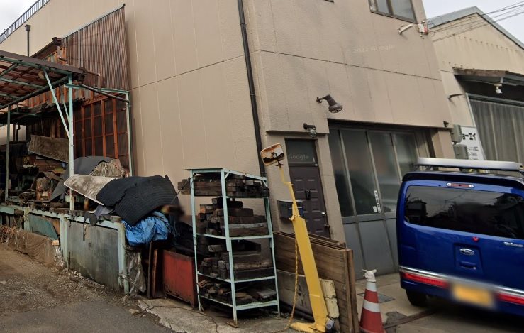 貸工場・倉庫　東大阪市 渋川町４丁目　荷物用エレベーター付き 玄関