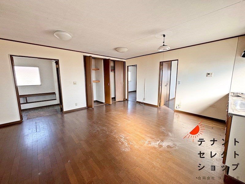 貸工場・倉庫　八尾市 山賀町２丁目　一棟貸し　貨物用EV付き ベランダ