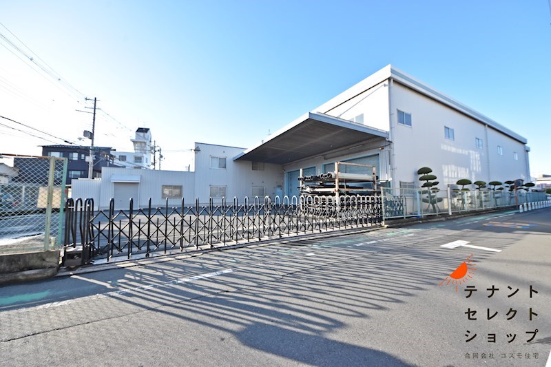貸倉庫　八尾市　南本町６丁目　広さ約５３０坪　大型倉庫　※大型トラック搬入可 玄関