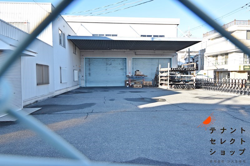 貸倉庫　八尾市　南本町６丁目　広さ約５３０坪　大型倉庫　※大型トラック搬入可 ベランダ