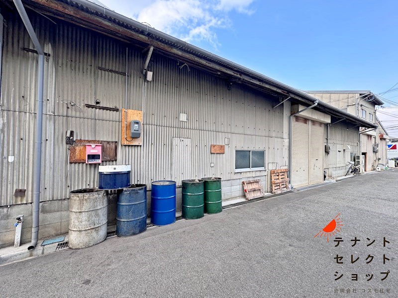 貸工場・倉庫　八尾市 南亀井町２丁目　広さ約４０坪　※２区画利用 玄関