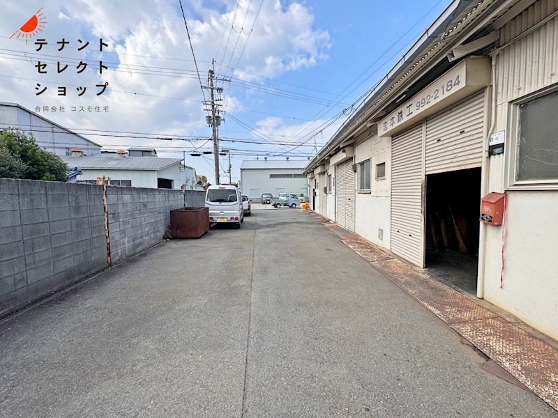貸工場・倉庫　八尾市 亀井町１丁目　前面駐車スペース有り　平屋建て その他