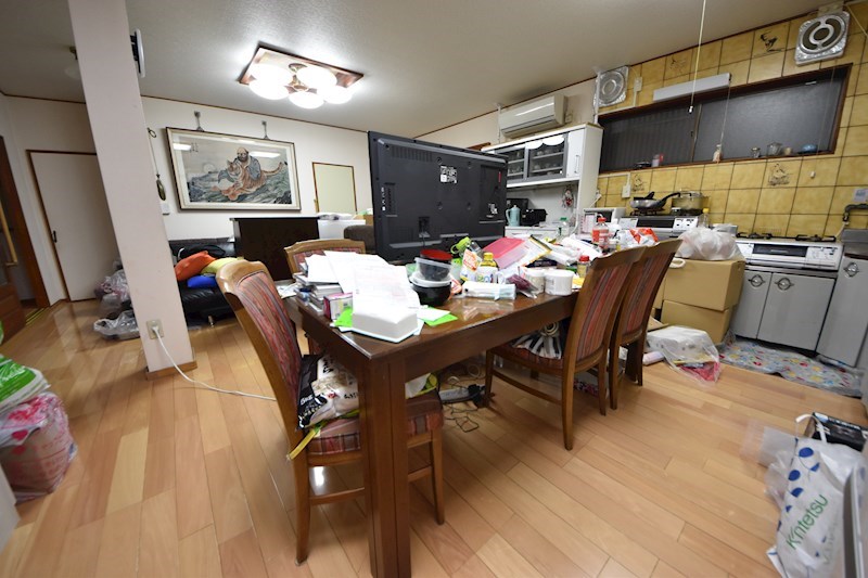 貸事務所・軽作業所　八尾市 高砂町４丁目　駐車スペース付き　一戸建て リビング