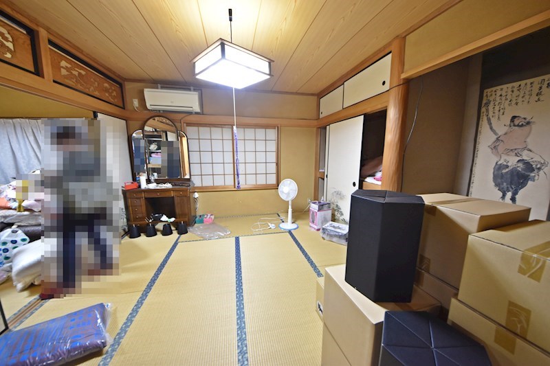 貸事務所・軽作業所　八尾市 高砂町４丁目　駐車スペース付き　一戸建て ベランダ